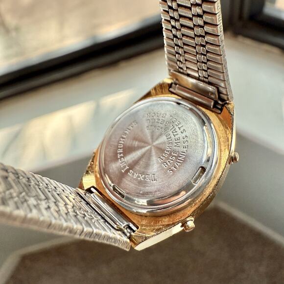 Vintage Texas Instruments Chronograph Alarm Watch Gold Tone Stainless Steel - Picture 3 of 9